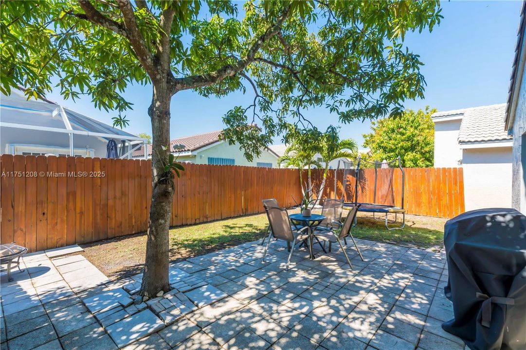 Recently Sold: $500,000 (3 beds, 2 baths, 1221 Square Feet)