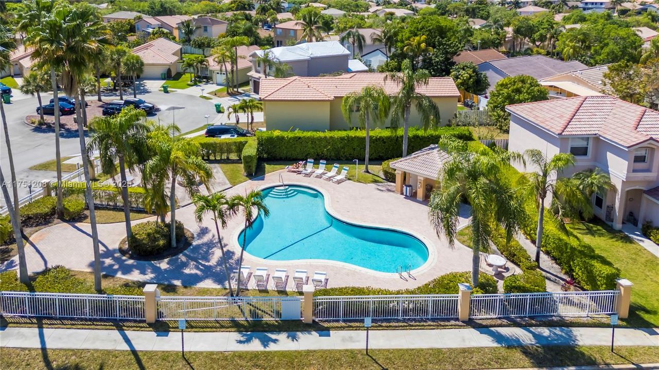 Recently Sold: $500,000 (3 beds, 2 baths, 1221 Square Feet)