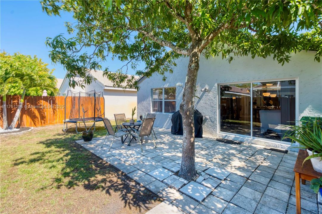 Recently Sold: $500,000 (3 beds, 2 baths, 1221 Square Feet)