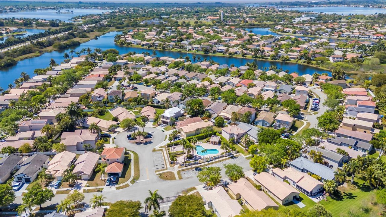 Recently Sold: $500,000 (3 beds, 2 baths, 1221 Square Feet)