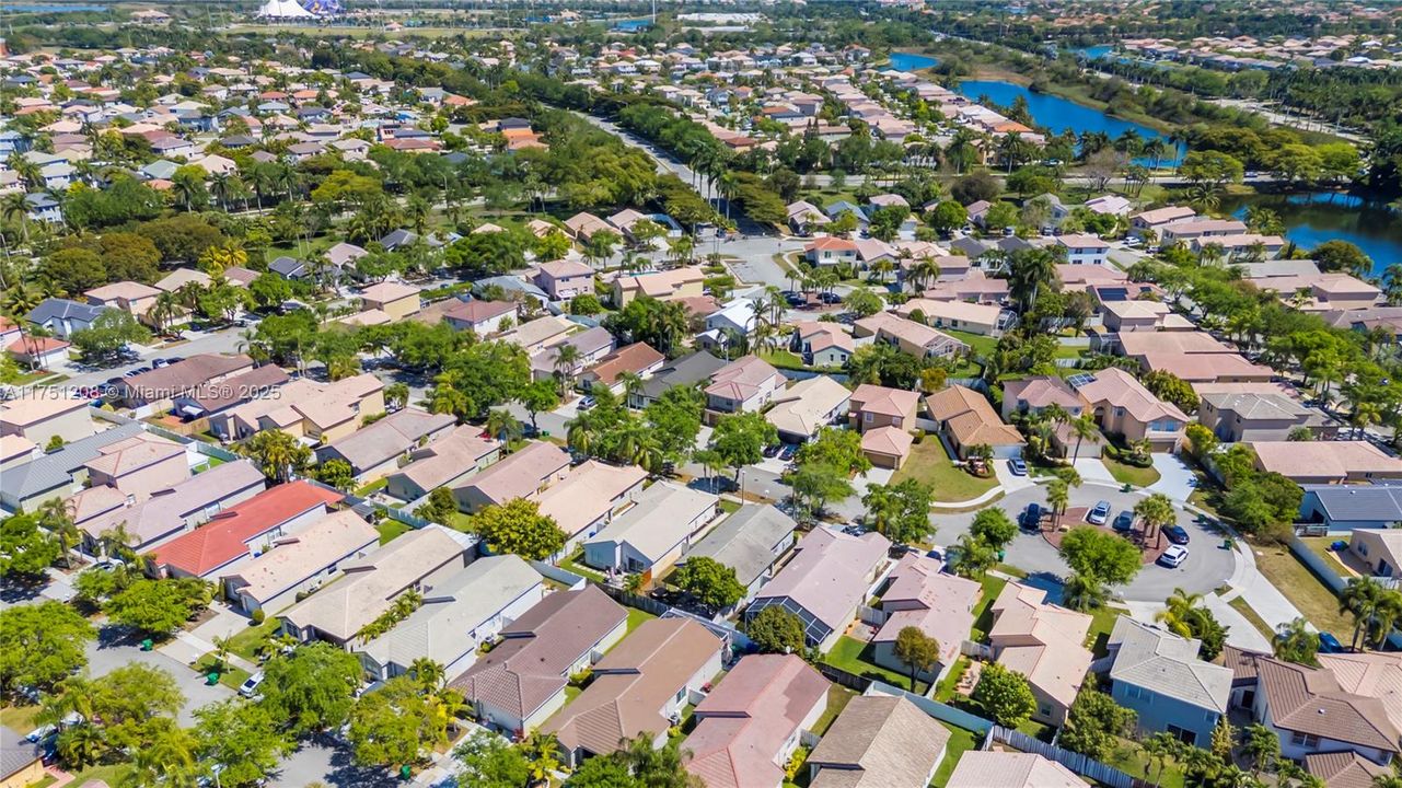 Recently Sold: $500,000 (3 beds, 2 baths, 1221 Square Feet)