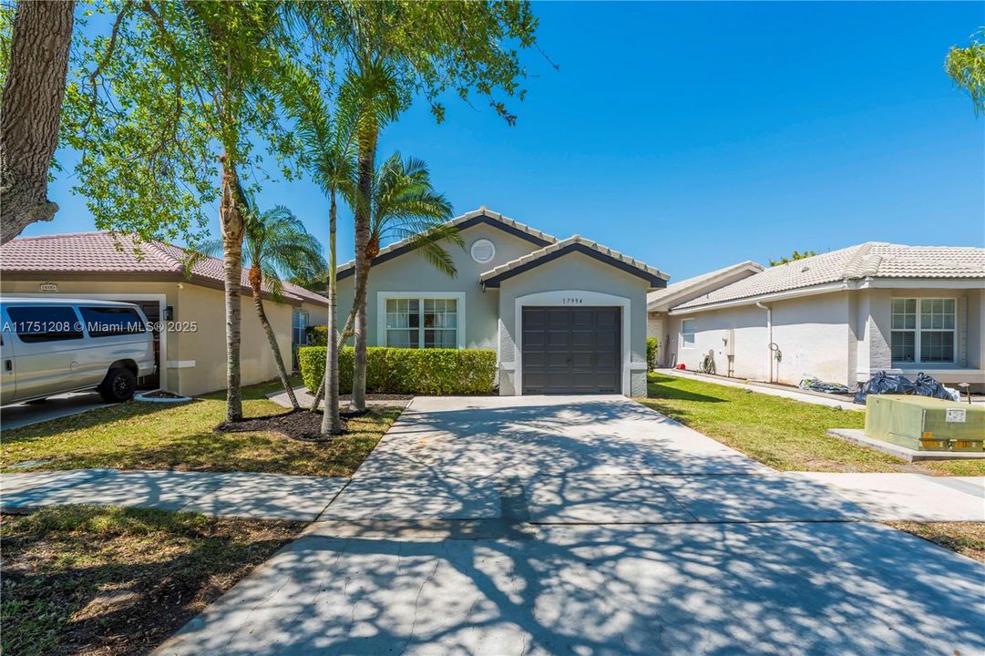 Recently Sold: $500,000 (3 beds, 2 baths, 1221 Square Feet)