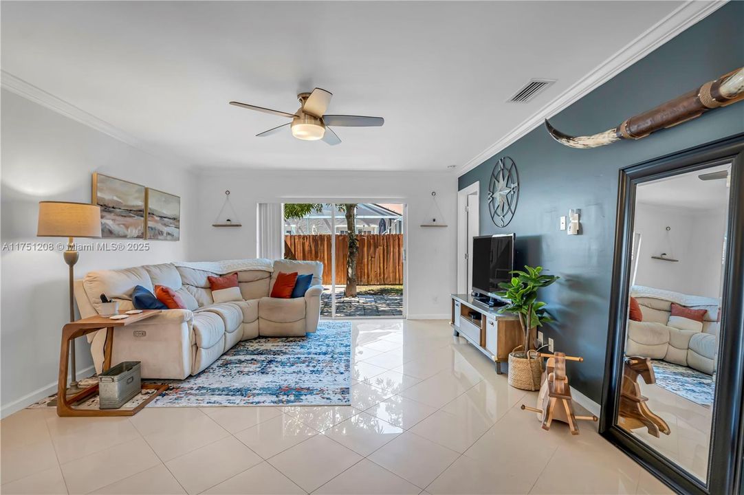 Recently Sold: $500,000 (3 beds, 2 baths, 1221 Square Feet)