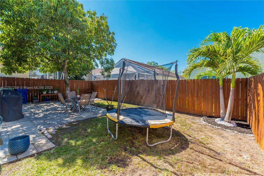 Recently Sold: $500,000 (3 beds, 2 baths, 1221 Square Feet)