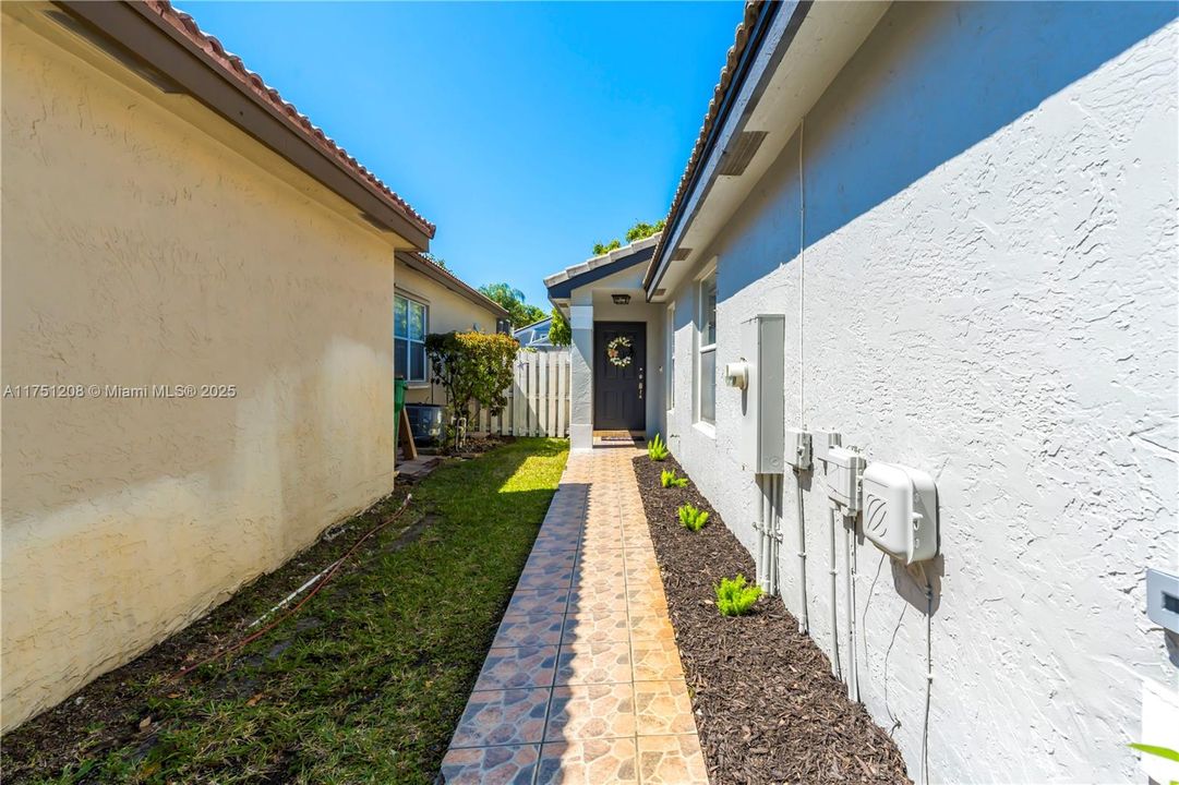 Recently Sold: $500,000 (3 beds, 2 baths, 1221 Square Feet)