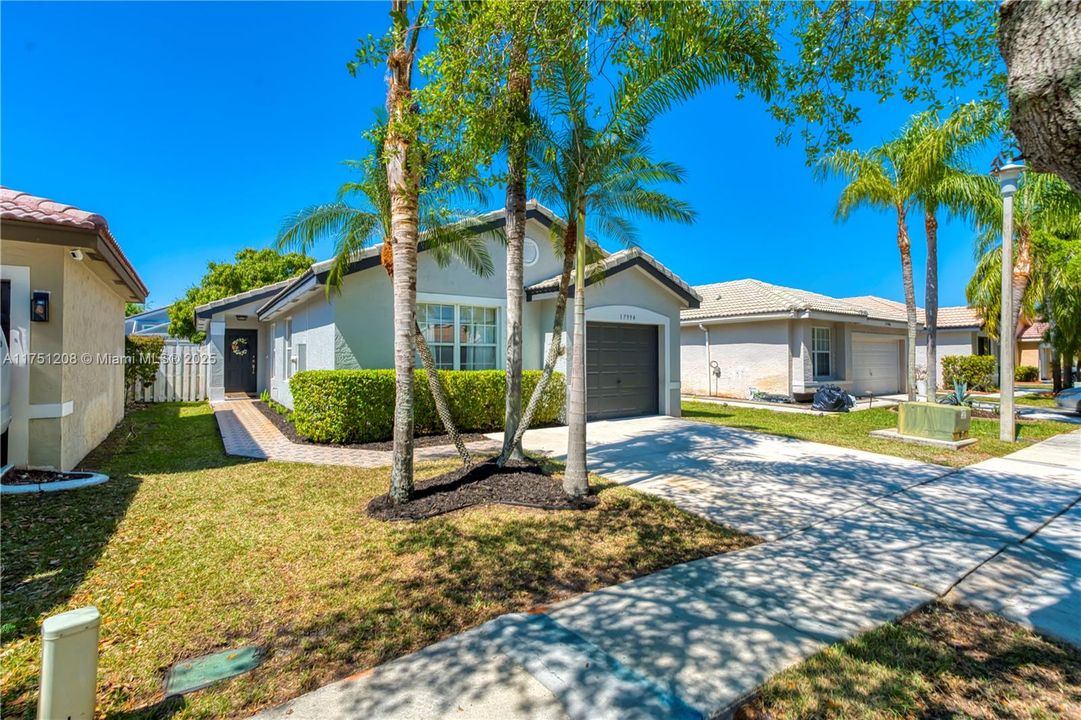 Recently Sold: $500,000 (3 beds, 2 baths, 1221 Square Feet)