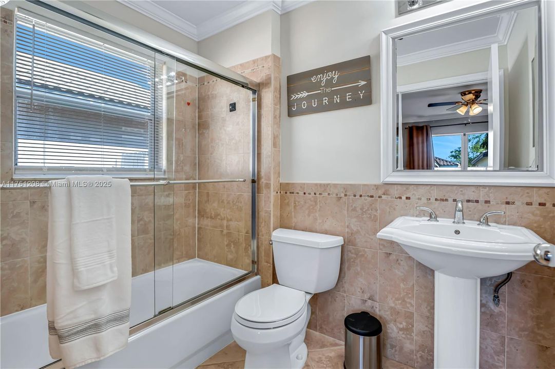 Recently Sold: $500,000 (3 beds, 2 baths, 1221 Square Feet)