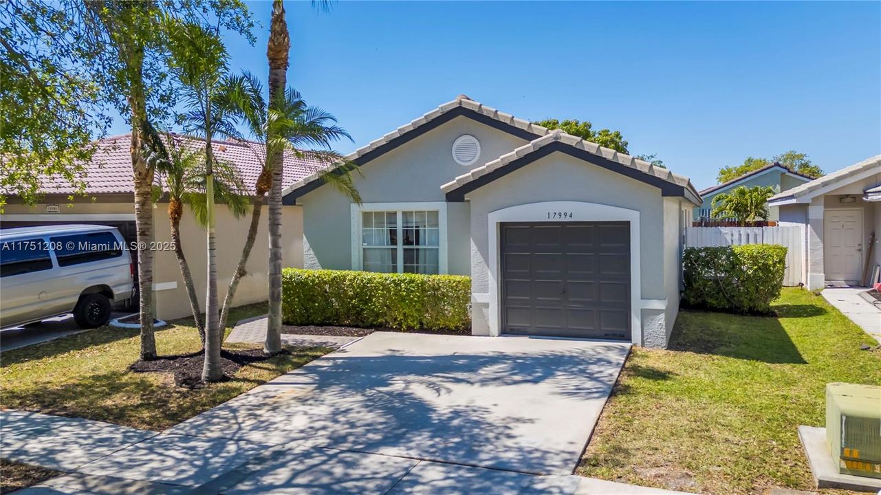 Recently Sold: $500,000 (3 beds, 2 baths, 1221 Square Feet)