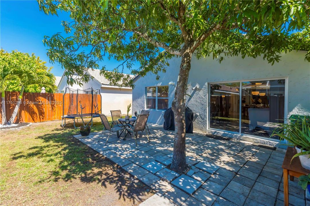 Recently Sold: $500,000 (3 beds, 2 baths, 1221 Square Feet)