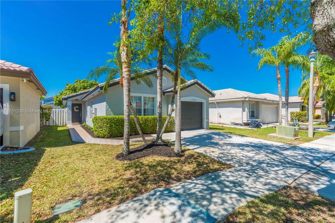 Recently Sold: $500,000 (3 beds, 2 baths, 1221 Square Feet)