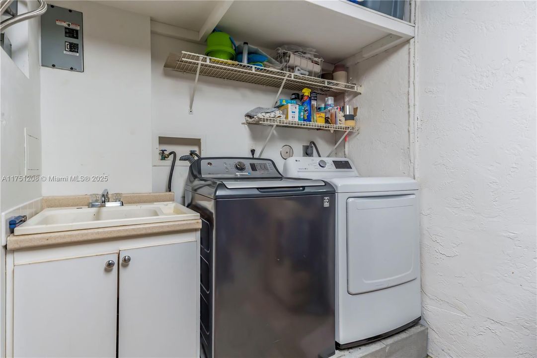 Recently Sold: $500,000 (3 beds, 2 baths, 1221 Square Feet)