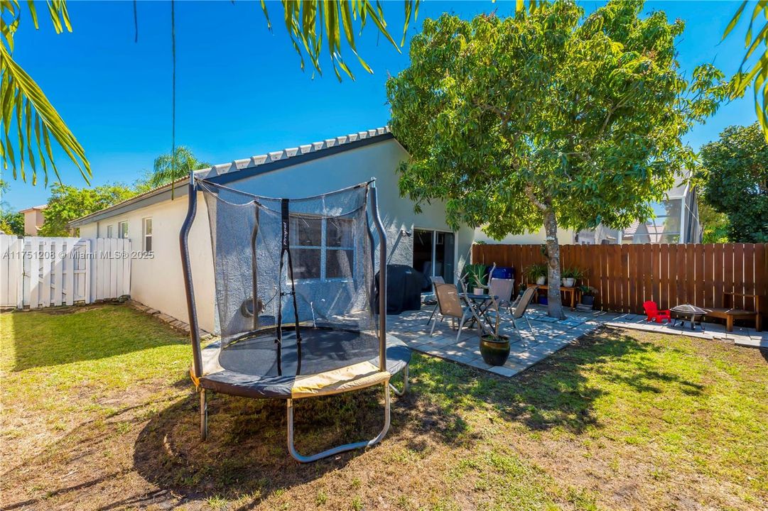 Recently Sold: $500,000 (3 beds, 2 baths, 1221 Square Feet)