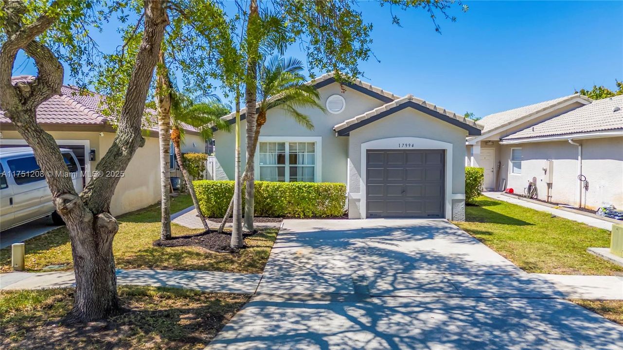 Recently Sold: $500,000 (3 beds, 2 baths, 1221 Square Feet)