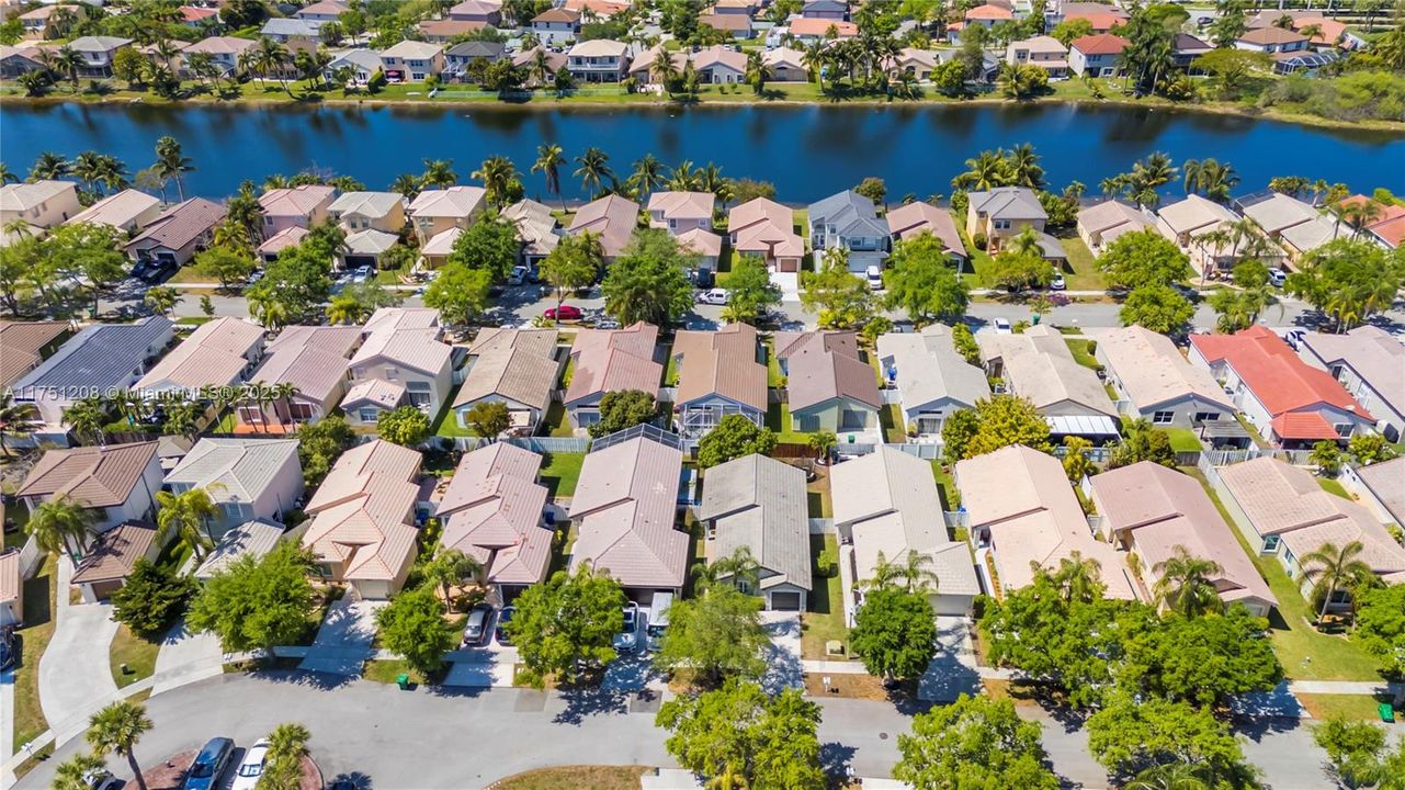 Recently Sold: $500,000 (3 beds, 2 baths, 1221 Square Feet)