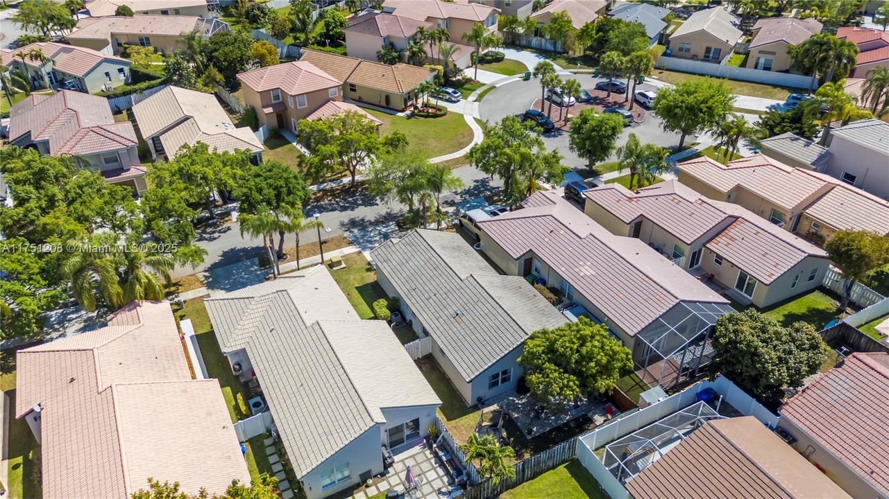 Recently Sold: $500,000 (3 beds, 2 baths, 1221 Square Feet)