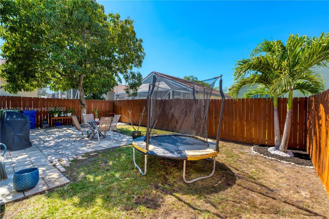 Recently Sold: $500,000 (3 beds, 2 baths, 1221 Square Feet)