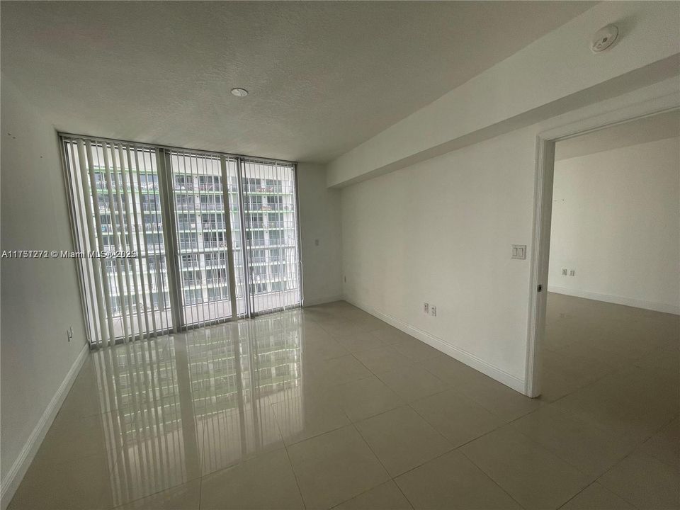 На продажу: $375,000 (1 спален, 1 ванн, 825 Квадратных фут)