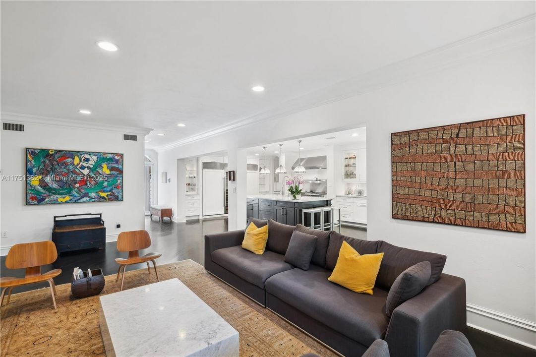 Recently Sold: $6,688,000 (6 beds, 4 baths, 6442 Square Feet)