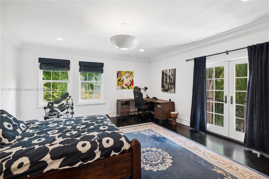 Recently Sold: $6,688,000 (6 beds, 4 baths, 6442 Square Feet)