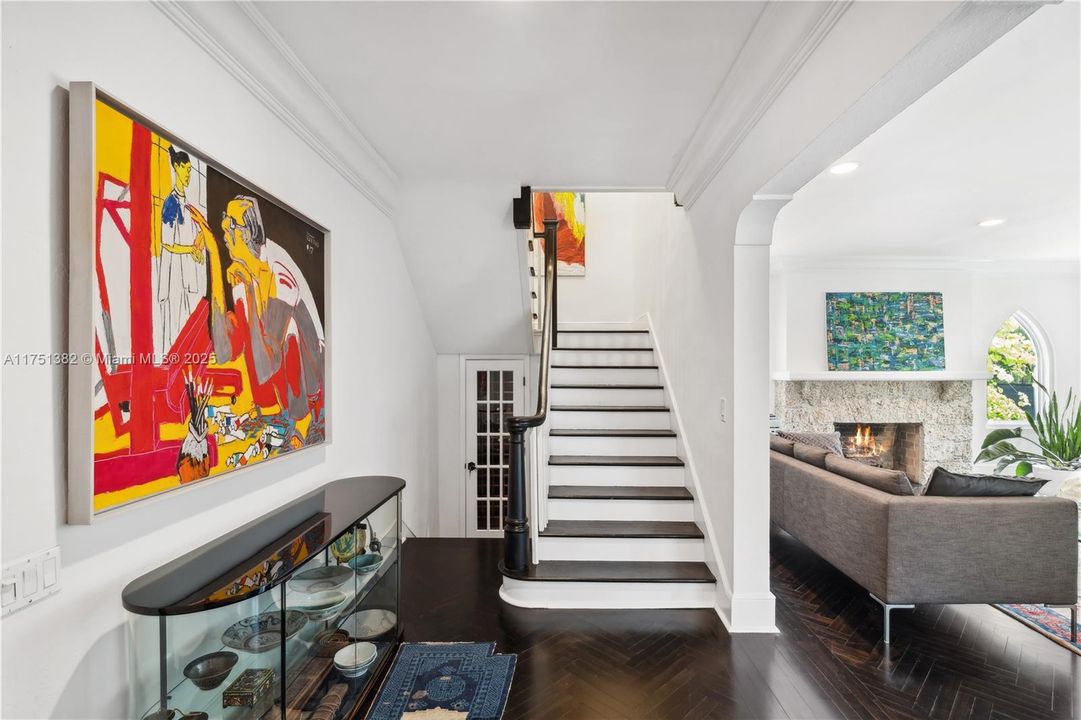Recently Sold: $6,688,000 (6 beds, 4 baths, 6442 Square Feet)