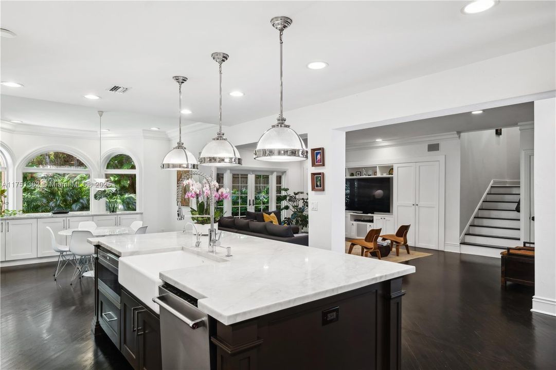 Recently Sold: $6,688,000 (6 beds, 4 baths, 6442 Square Feet)