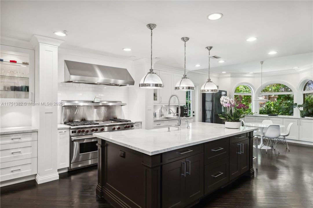 Recently Sold: $6,688,000 (6 beds, 4 baths, 6442 Square Feet)