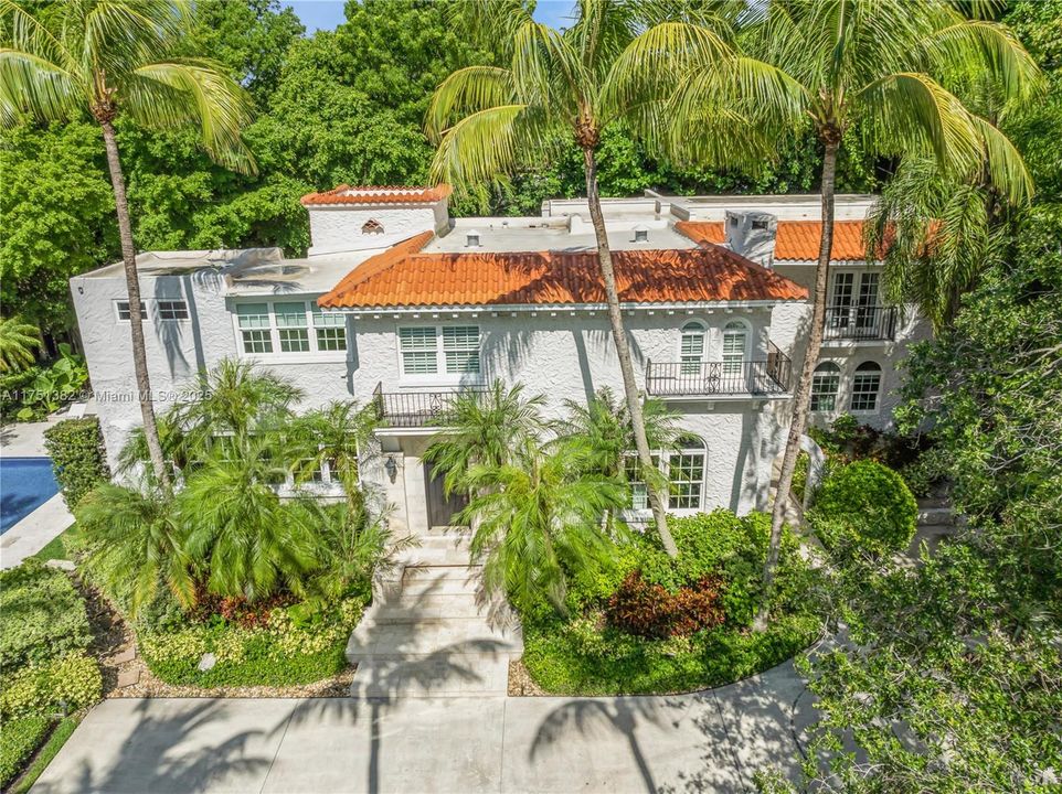 Recently Sold: $6,688,000 (6 beds, 4 baths, 6442 Square Feet)