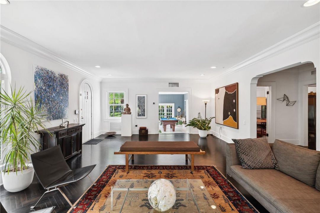Recently Sold: $6,688,000 (6 beds, 4 baths, 6442 Square Feet)