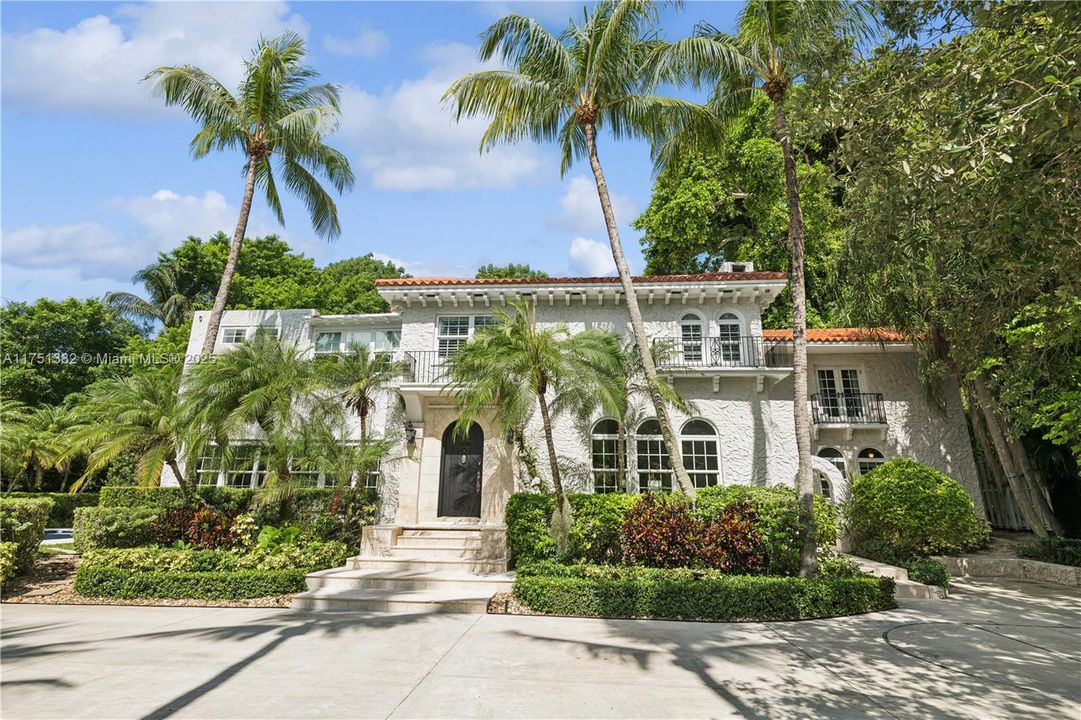 Recently Sold: $6,688,000 (6 beds, 4 baths, 6442 Square Feet)