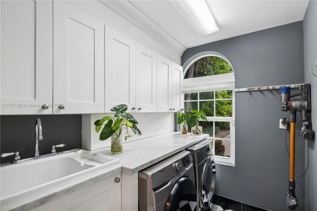 Recently Sold: $6,688,000 (6 beds, 4 baths, 6442 Square Feet)