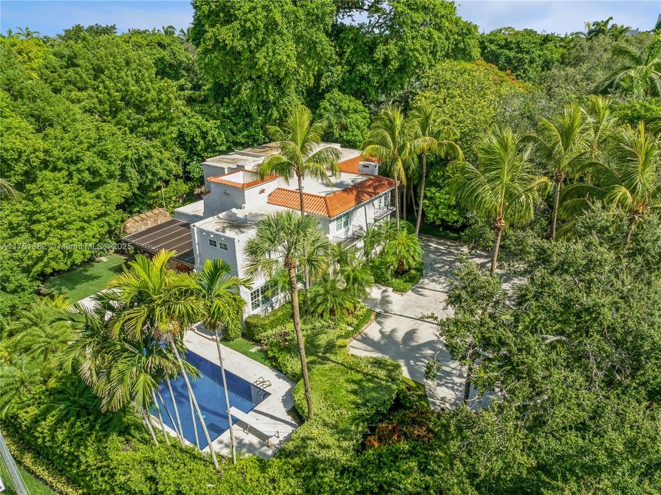 Recently Sold: $6,688,000 (6 beds, 4 baths, 6442 Square Feet)
