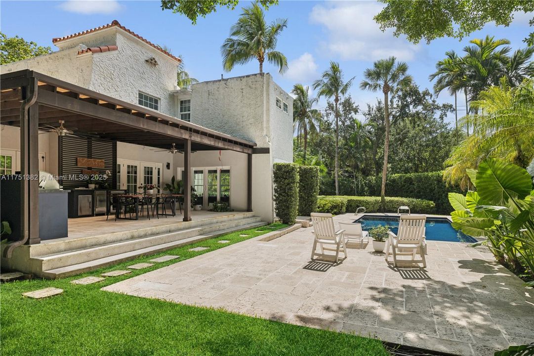 Recently Sold: $6,688,000 (6 beds, 4 baths, 6442 Square Feet)