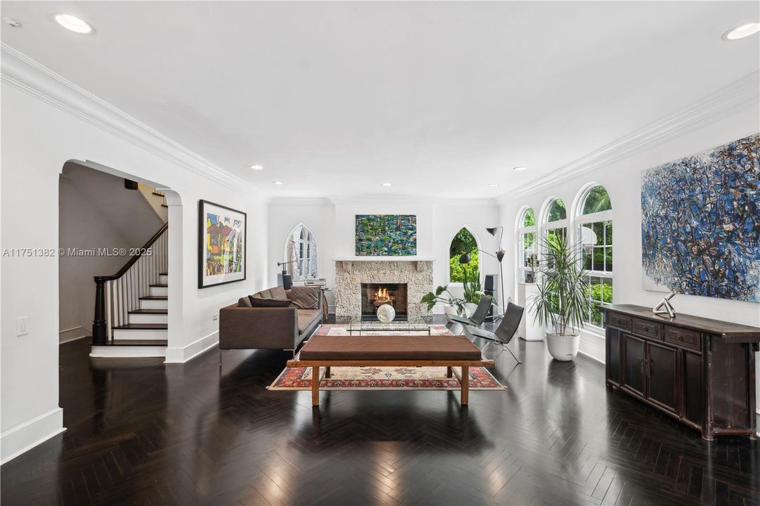 Recently Sold: $6,688,000 (6 beds, 4 baths, 6442 Square Feet)