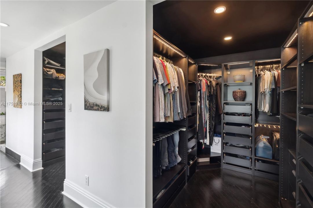 Recently Sold: $6,688,000 (6 beds, 4 baths, 6442 Square Feet)