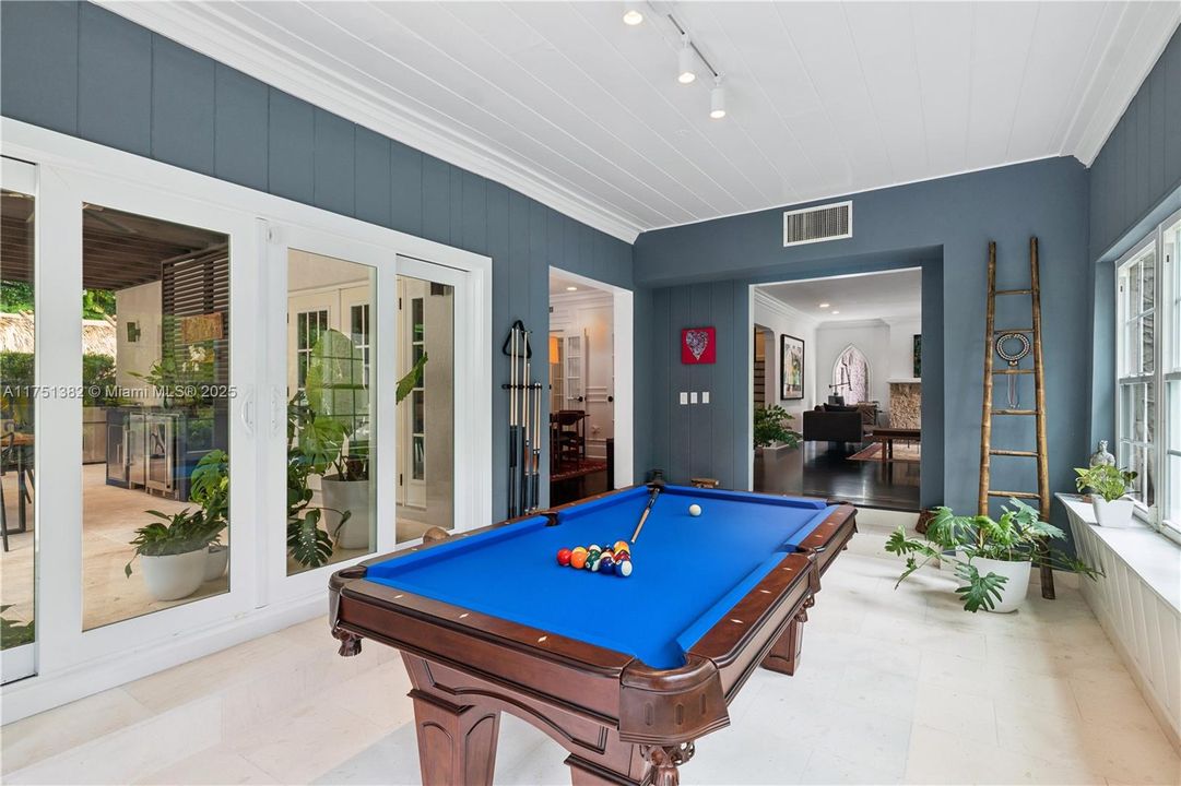 Recently Sold: $6,688,000 (6 beds, 4 baths, 6442 Square Feet)