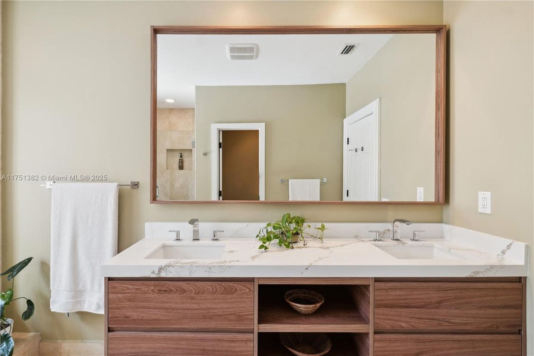 Recently Sold: $6,688,000 (6 beds, 4 baths, 6442 Square Feet)