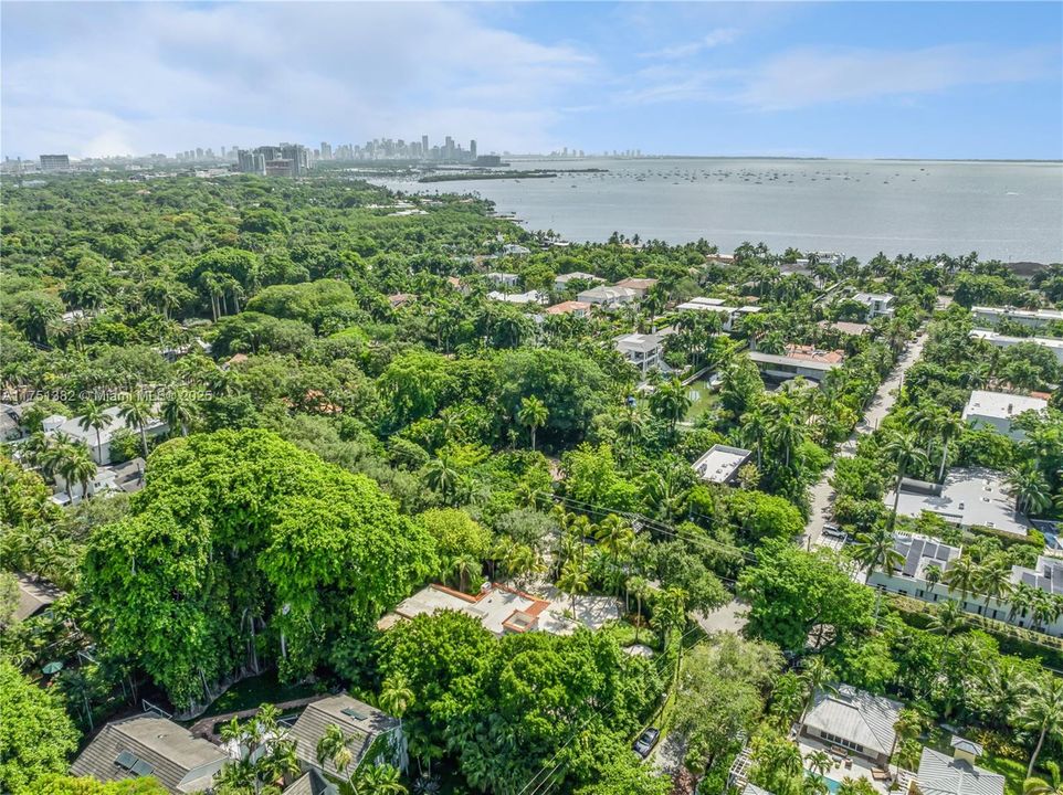 Recently Sold: $6,688,000 (6 beds, 4 baths, 6442 Square Feet)