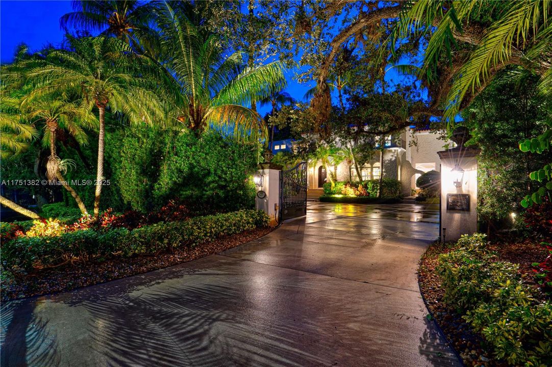 Recently Sold: $6,688,000 (6 beds, 4 baths, 6442 Square Feet)