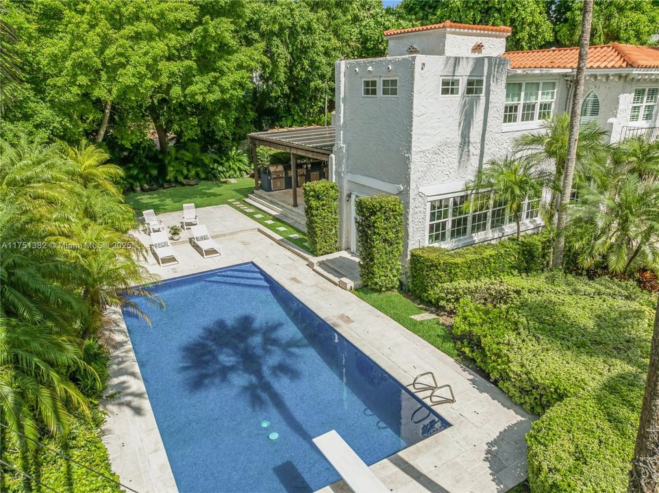 Recently Sold: $6,688,000 (6 beds, 4 baths, 6442 Square Feet)