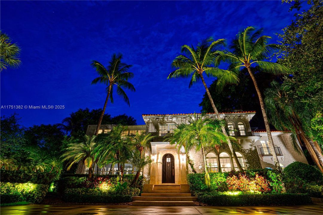 Recently Sold: $6,688,000 (6 beds, 4 baths, 6442 Square Feet)