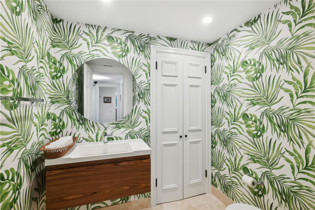 Recently Sold: $6,688,000 (6 beds, 4 baths, 6442 Square Feet)