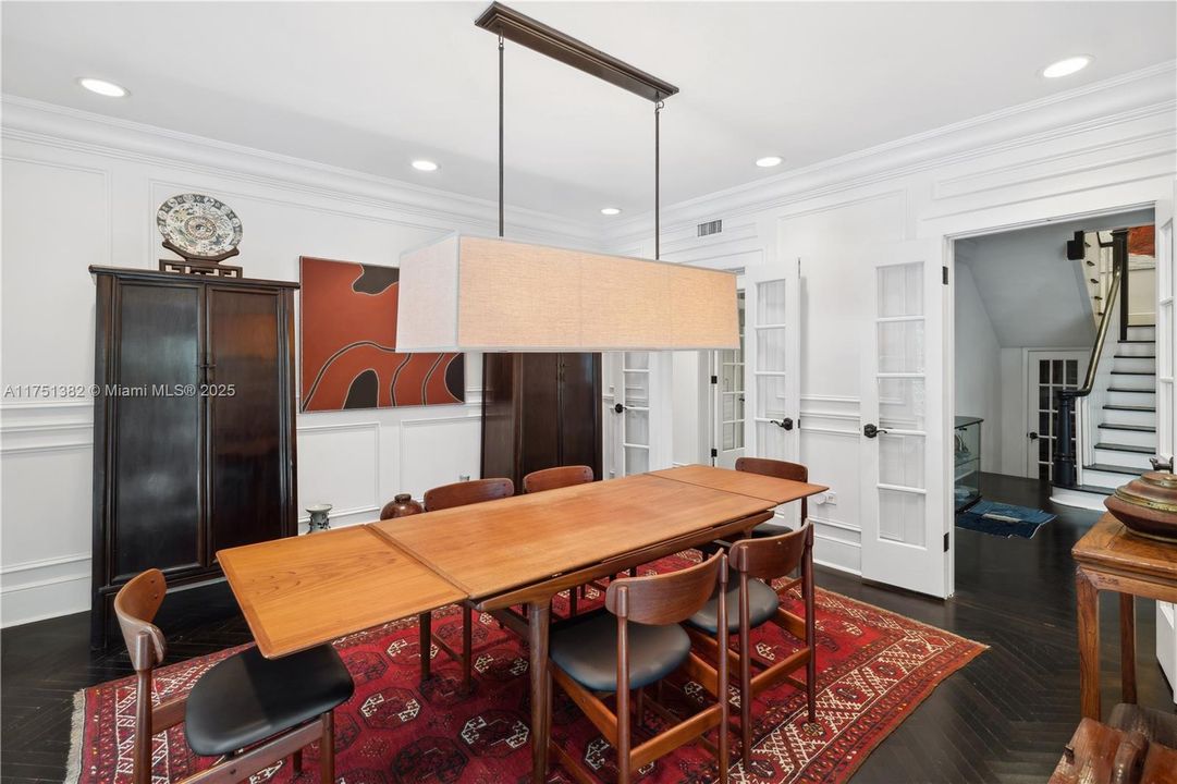 Recently Sold: $6,688,000 (6 beds, 4 baths, 6442 Square Feet)