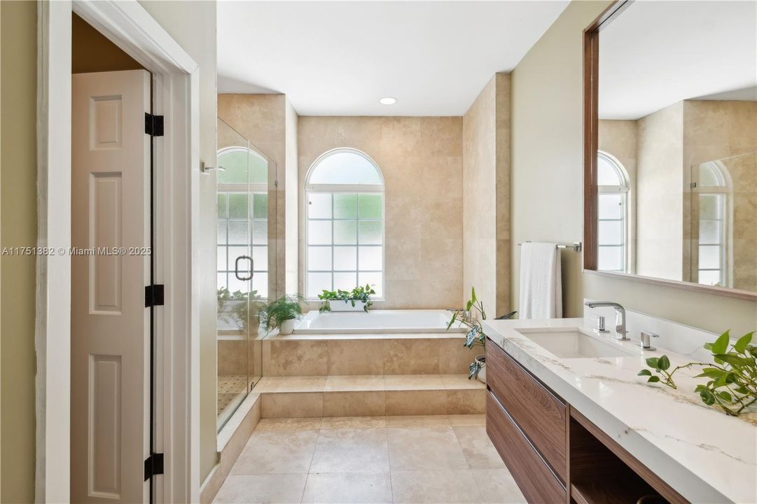 Recently Sold: $6,688,000 (6 beds, 4 baths, 6442 Square Feet)