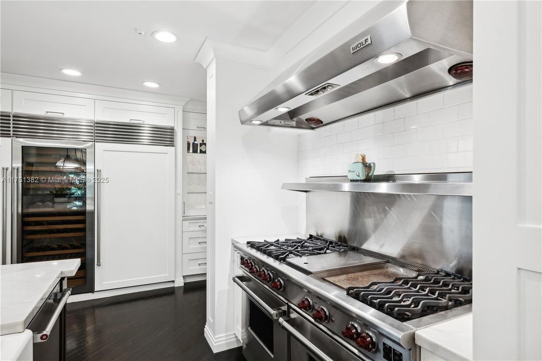 Recently Sold: $6,688,000 (6 beds, 4 baths, 6442 Square Feet)