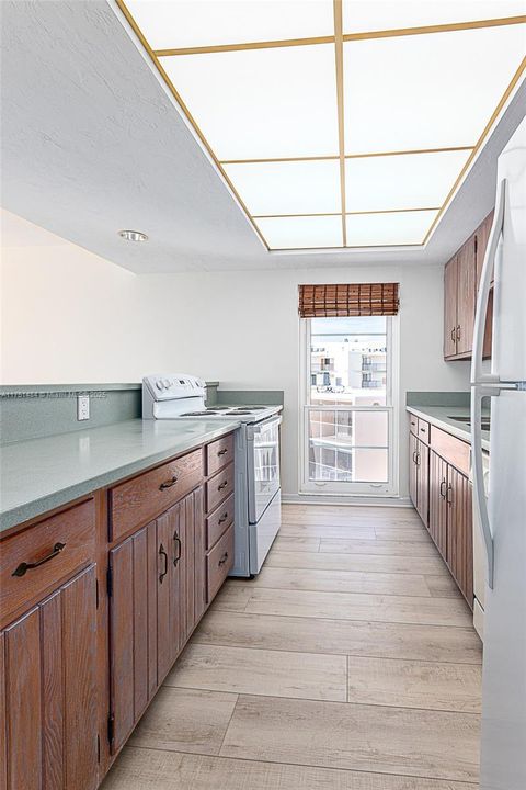 Recently Sold: $575,000 (2 beds, 2 baths, 1299 Square Feet)