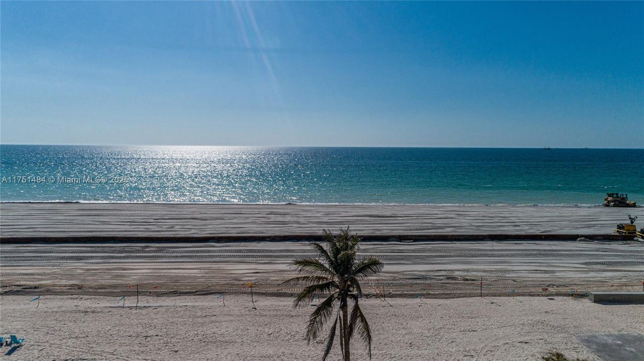 Recently Sold: $575,000 (2 beds, 2 baths, 1299 Square Feet)