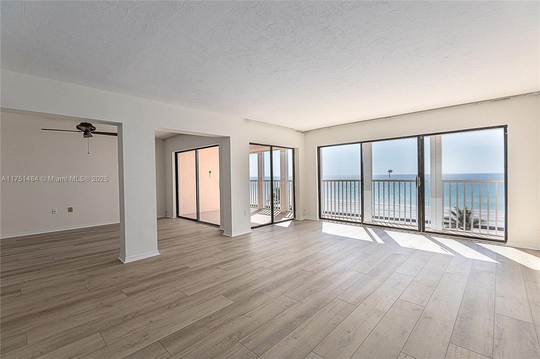 Recently Sold: $575,000 (2 beds, 2 baths, 1299 Square Feet)