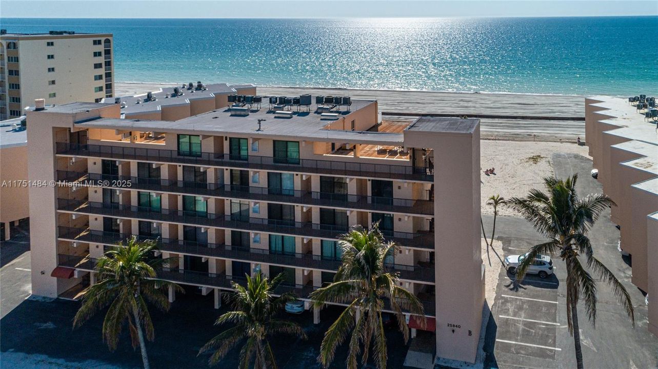 Recently Sold: $575,000 (2 beds, 2 baths, 1299 Square Feet)