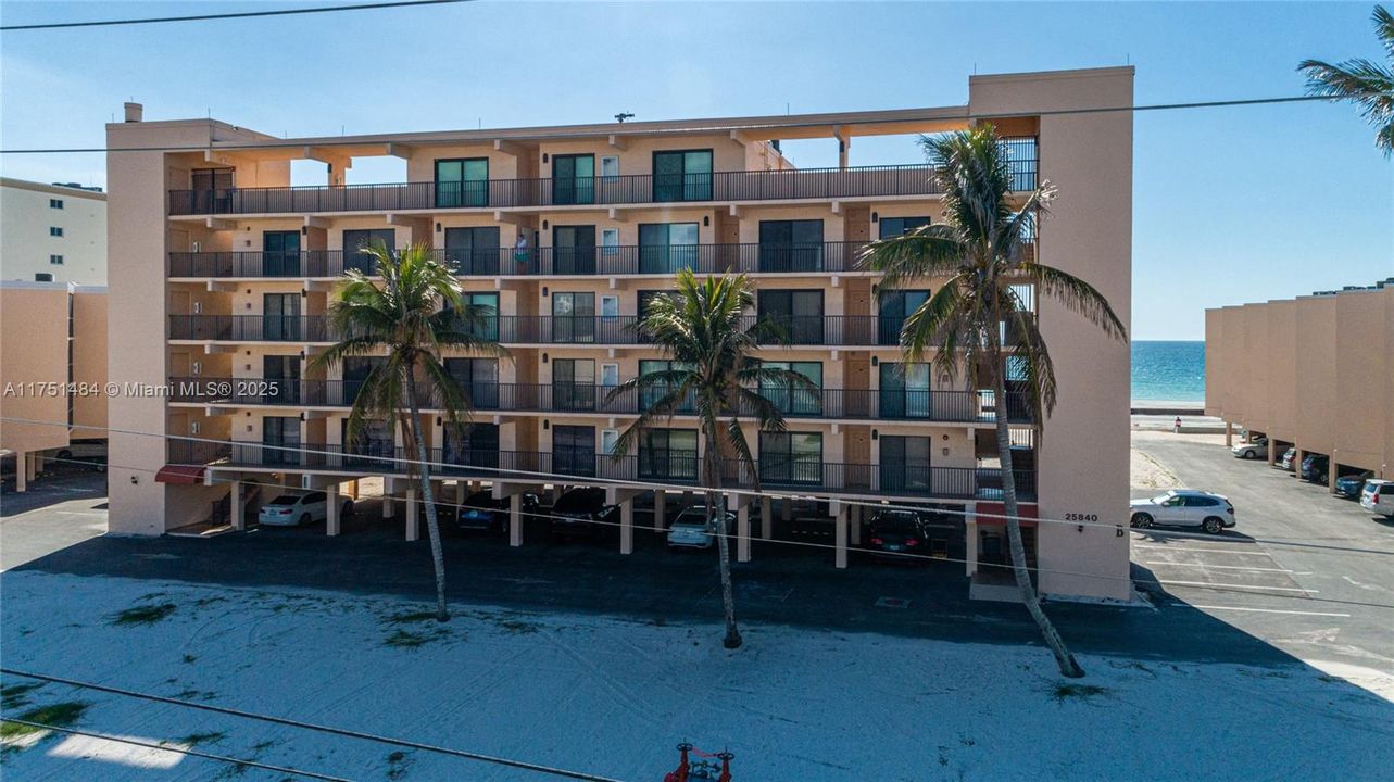 Recently Sold: $575,000 (2 beds, 2 baths, 1299 Square Feet)