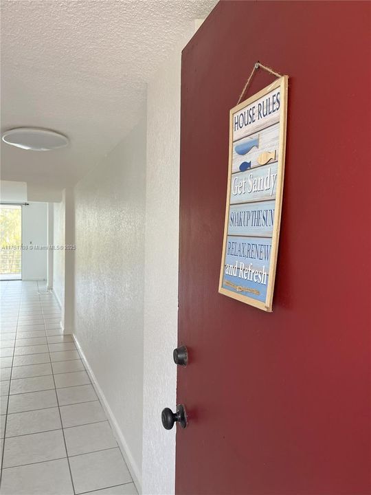 For Sale: $210,000 (1 beds, 1 baths, 865 Square Feet)